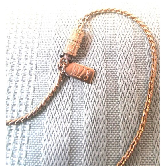 Women's Necklace Pendant Purse1928 Jewelry Co. Gold Tone Closure Necklace Stamp - Picture 3 of 8